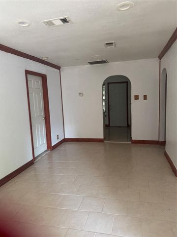 7307 Hurtgen Forest Road, Houston, TX 77033