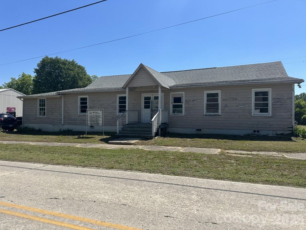 706 Old North Main Street, Clover, SC 29710
