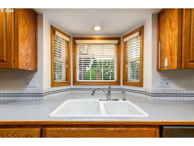 1108 Se 168TH Ave, Portland, OR 97233