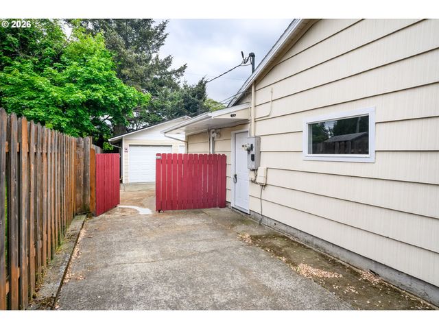 1108 Se 168TH Ave, Portland, OR 97233