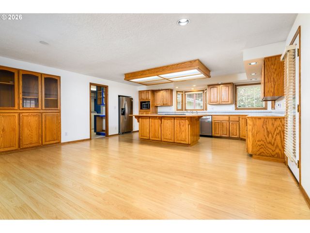 1108 Se 168TH Ave, Portland, OR 97233