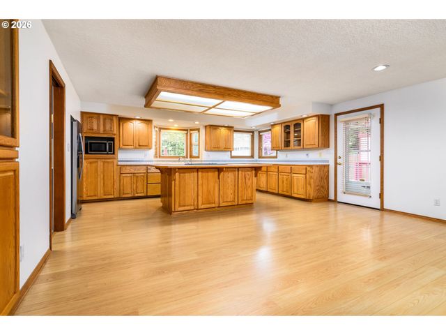 1108 Se 168TH Ave, Portland, OR 97233