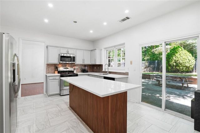 895 Eagle Creek Drive NW, Lawrenceville, GA 30044