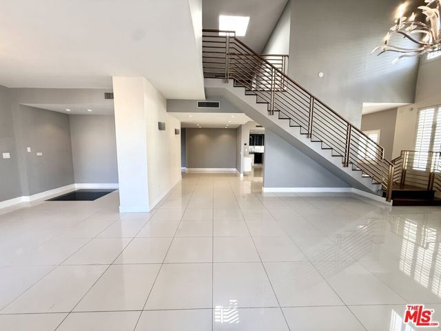 121 S Palm Drive 601, Beverly Hills, CA 90212