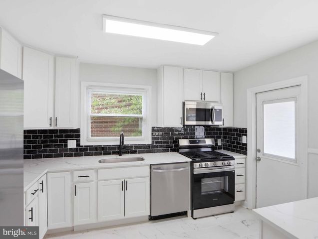 106 KINSHIP RD, Dundalk, MD 21222