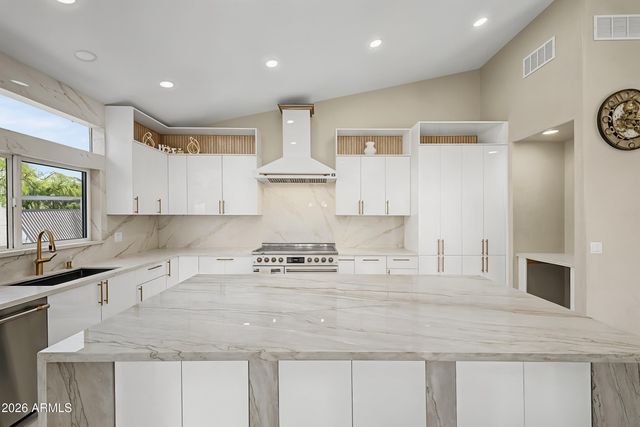 1732 W COMMERCE Avenue, Gilbert, AZ 85233