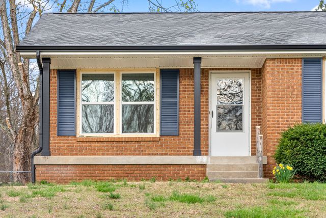 2214 Glory Dr, Clarksville, TN 37043