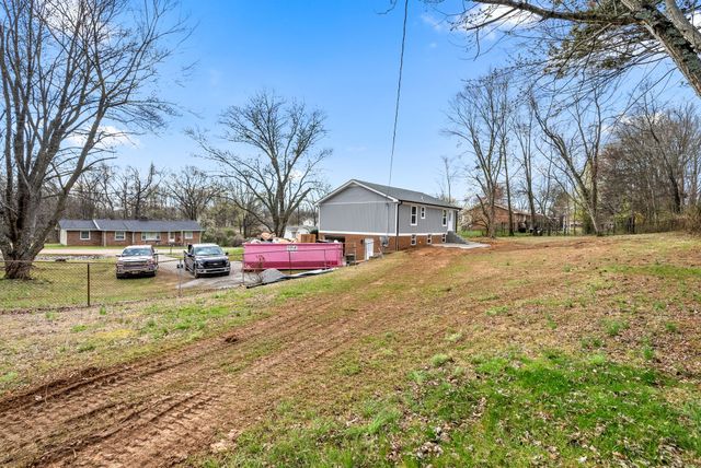 2214 Glory Dr, Clarksville, TN 37043