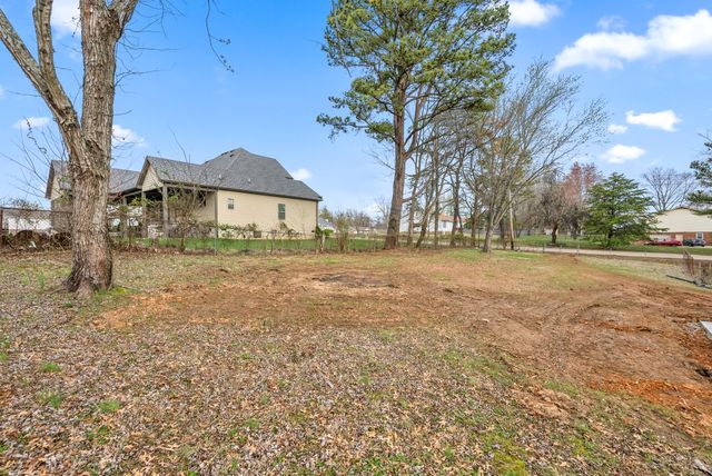 2214 Glory Dr, Clarksville, TN 37043