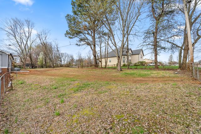 2214 Glory Dr, Clarksville, TN 37043