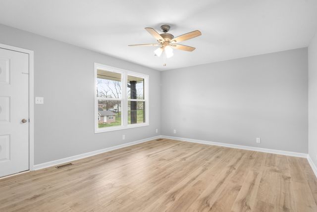 2214 Glory Dr, Clarksville, TN 37043