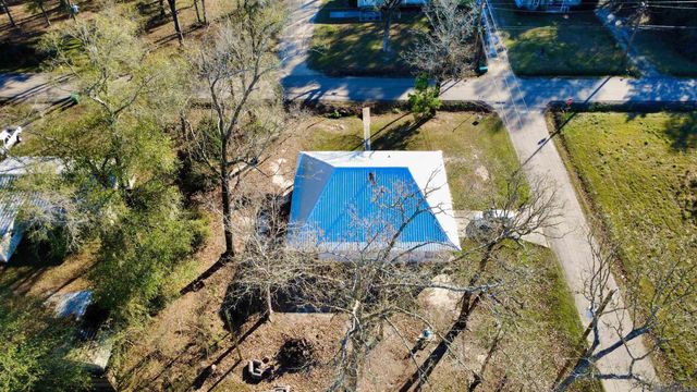 20005 Oakwood Dr, Ponchatoula, LA 70454