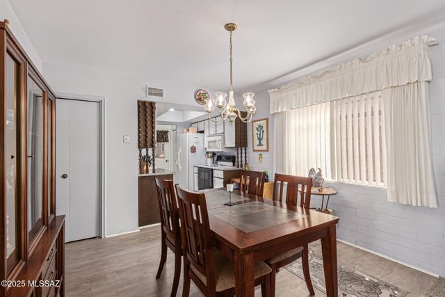 306 N Calle Del Diablo, Green Valley, AZ 85614