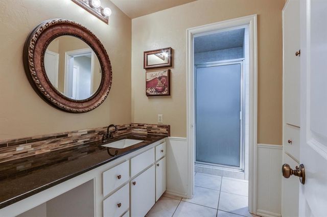 2304 N Brookdale Avenue, Edmond, OK 73034