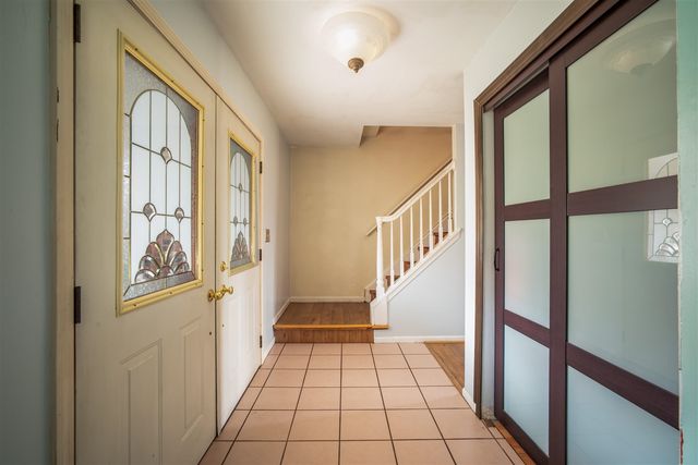 9137 Rucker Road, Grosse Ile, MI 48138