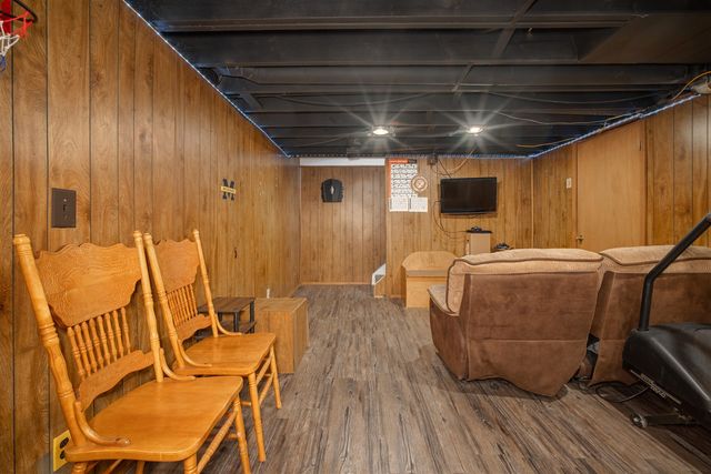 9137 Rucker Road, Grosse Ile, MI 48138