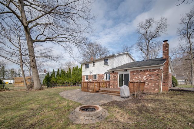 9137 Rucker Road, Grosse Ile, MI 48138