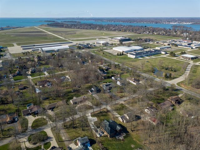 9137 Rucker Road, Grosse Ile, MI 48138