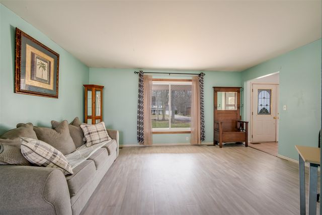 9137 Rucker Road, Grosse Ile, MI 48138