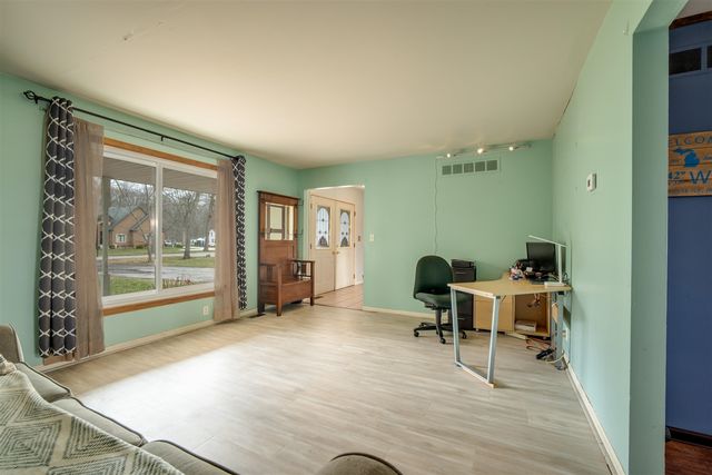 9137 Rucker Road, Grosse Ile, MI 48138