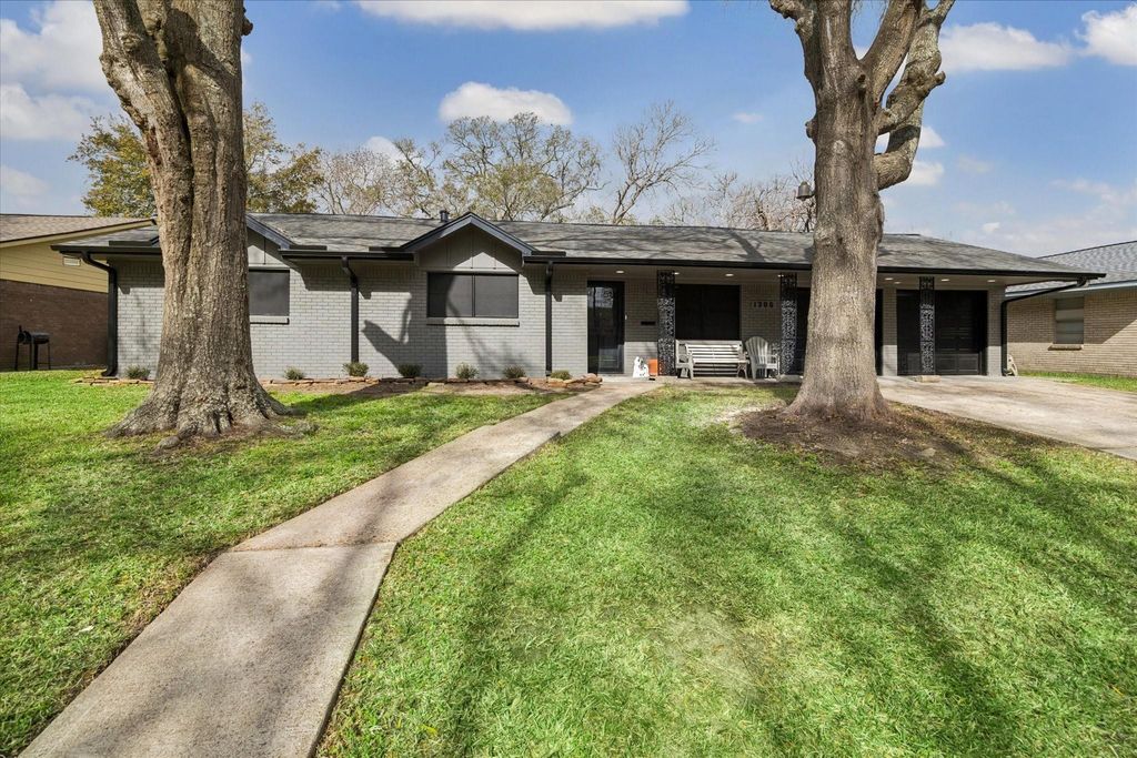 1306 Narcille Street, Baytown, TX 77520