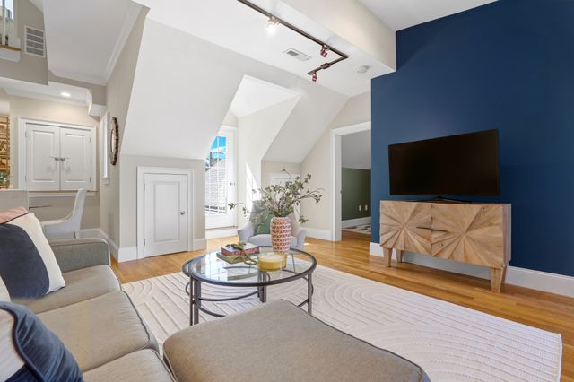 224 Florence St 10, Boston, MA 02131