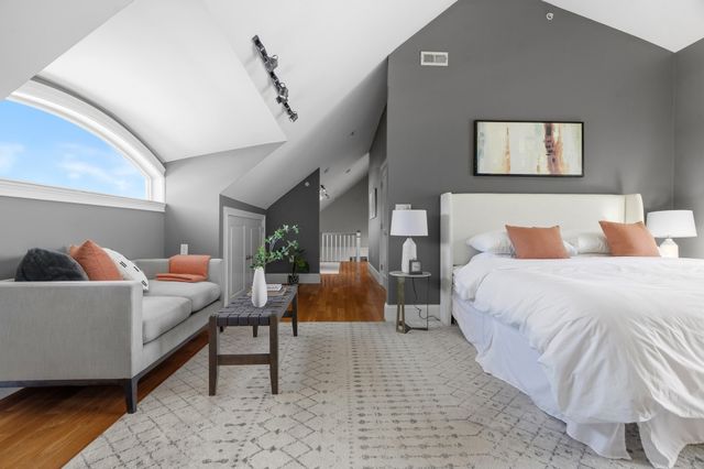 224 Florence St 10, Boston, MA 02131