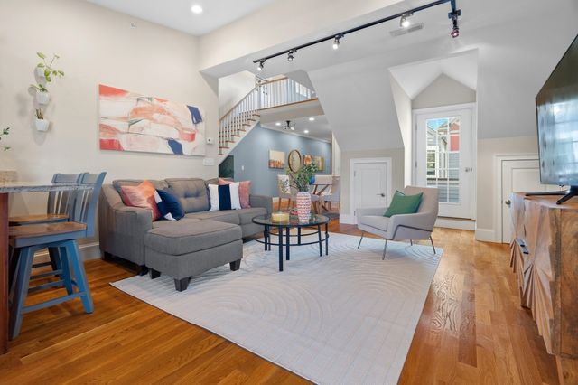 224 Florence St 10, Boston, MA 02131