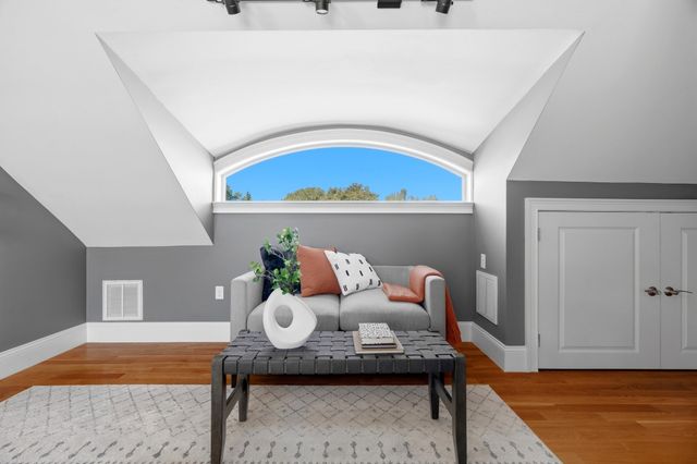 224 Florence St 10, Boston, MA 02131