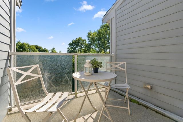 224 Florence St 10, Boston, MA 02131