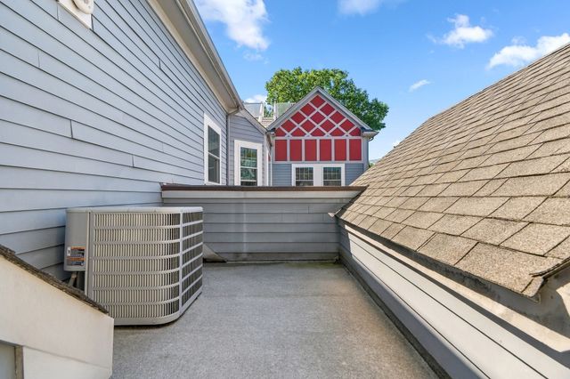 224 Florence St 10, Boston, MA 02131