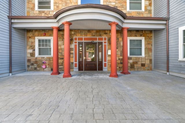 224 Florence St 10, Boston, MA 02131
