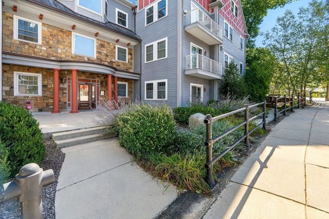 224 Florence St 10, Boston, MA 02131
