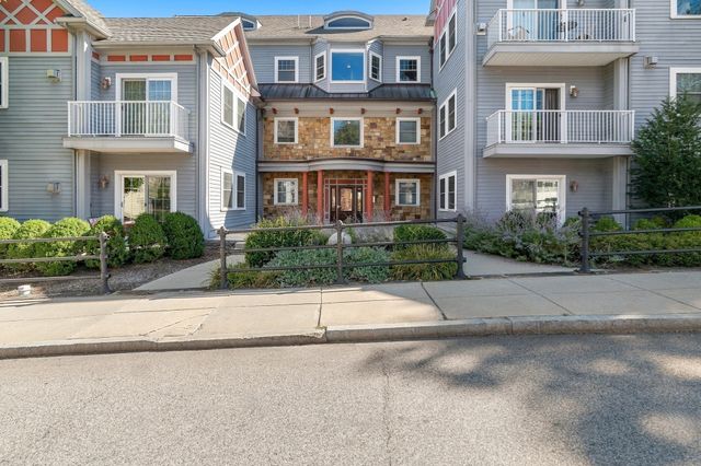 224 Florence St 10, Boston, MA 02131