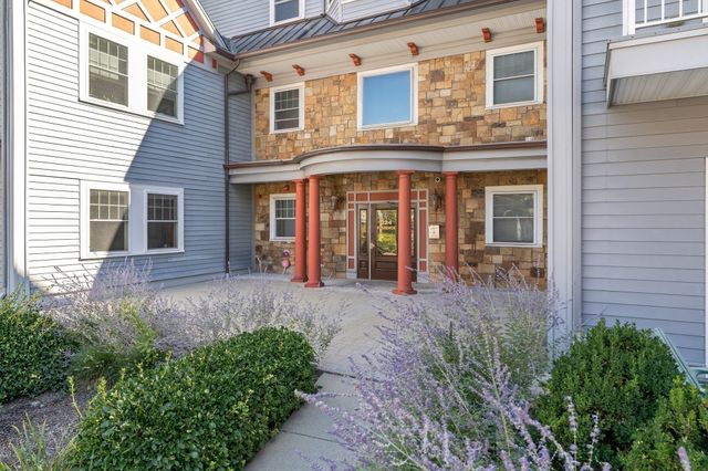 224 Florence St 10, Boston, MA 02131