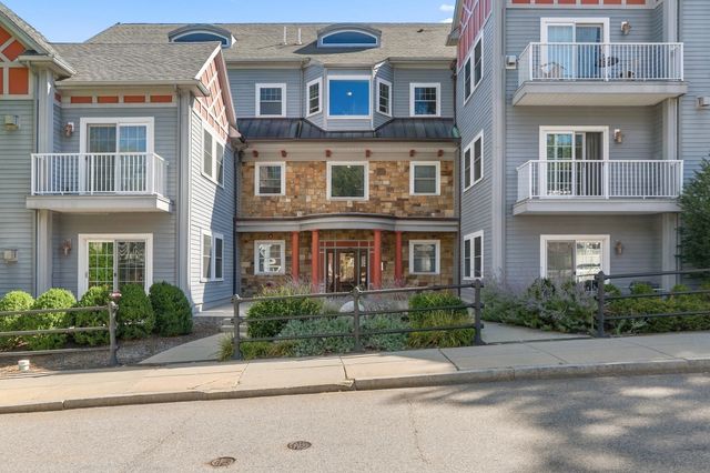 224 Florence St 10, Boston, MA 02131