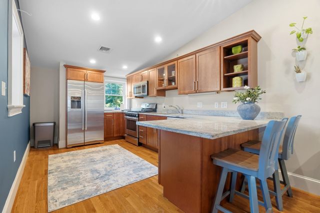 224 Florence St 10, Boston, MA 02131