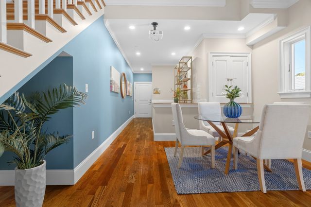 224 Florence St 10, Boston, MA 02131