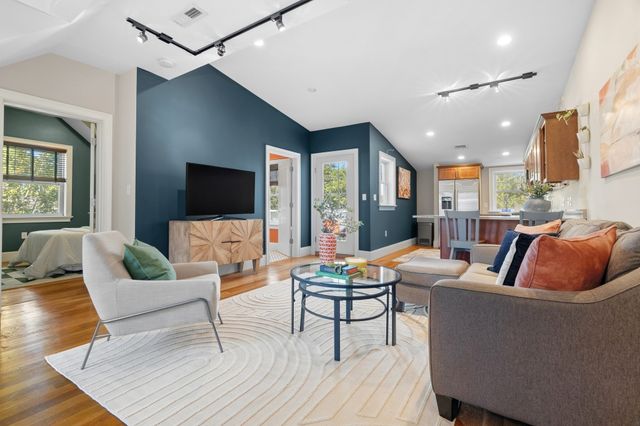 224 Florence St 10, Boston, MA 02131