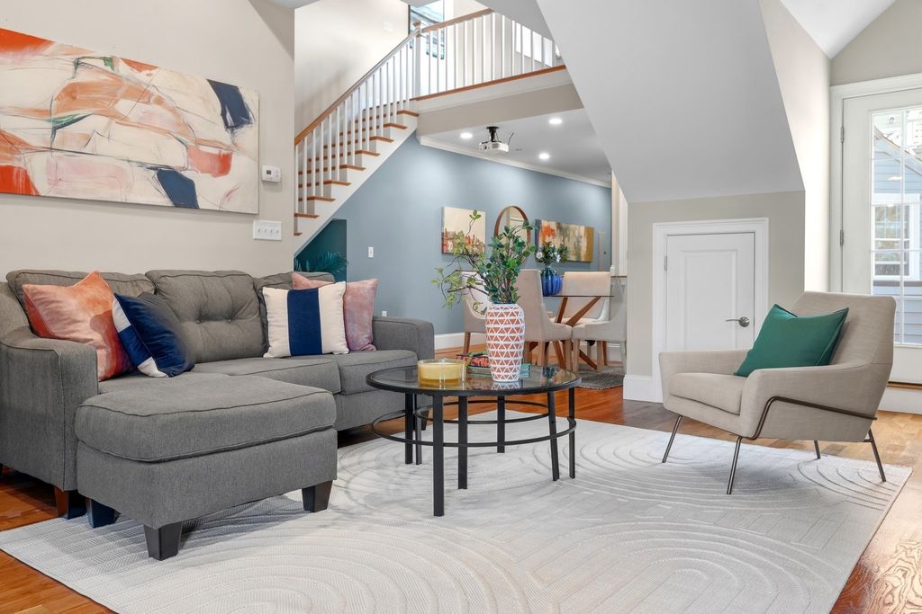 224 Florence St 10, Boston, MA 02131
