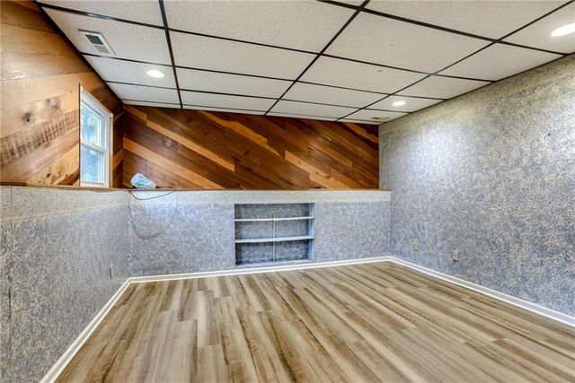 5761 N Anita Avenue, Kansas City, MO 64151