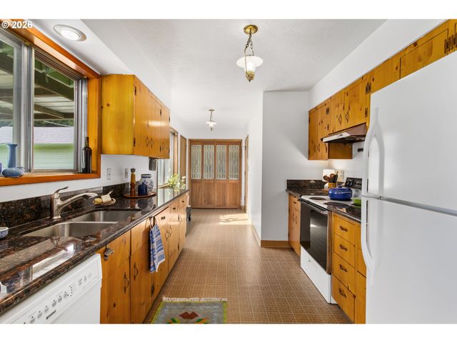 14516 LIVESAY Rd, Oregon City, OR 97045