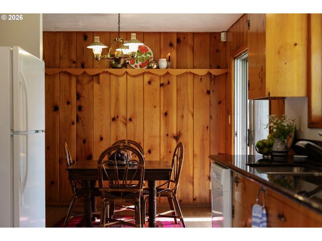 14516 LIVESAY Rd, Oregon City, OR 97045