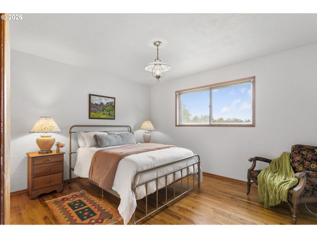 14516 LIVESAY Rd, Oregon City, OR 97045