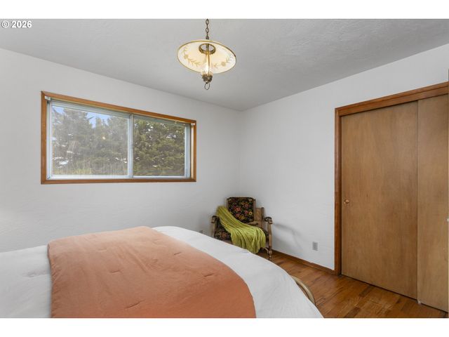 14516 LIVESAY Rd, Oregon City, OR 97045