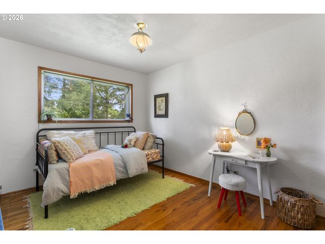 14516 LIVESAY Rd, Oregon City, OR 97045