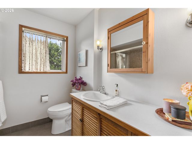 14516 LIVESAY Rd, Oregon City, OR 97045