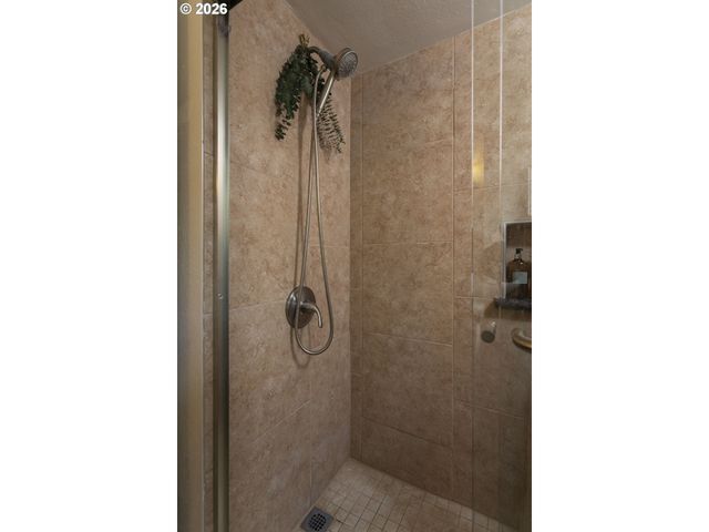 14516 LIVESAY Rd, Oregon City, OR 97045