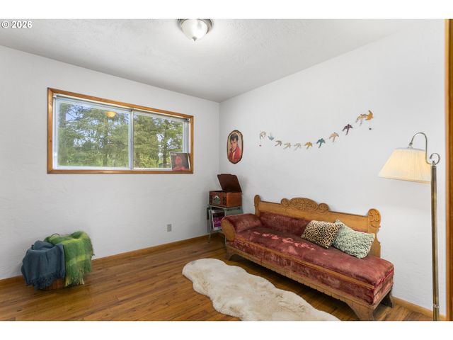 14516 LIVESAY Rd, Oregon City, OR 97045