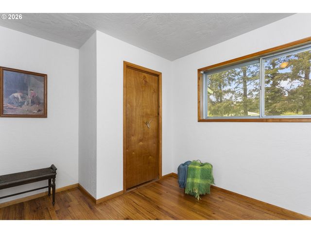 14516 LIVESAY Rd, Oregon City, OR 97045